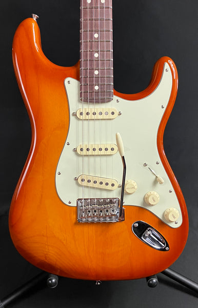 Fender American Performer Stratocaster Electric Guitar Honey Burst Finish w/ Gig Bag