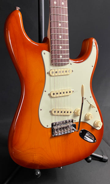 Fender American Performer Stratocaster Electric Guitar Honey Burst Finish w/ Gig Bag