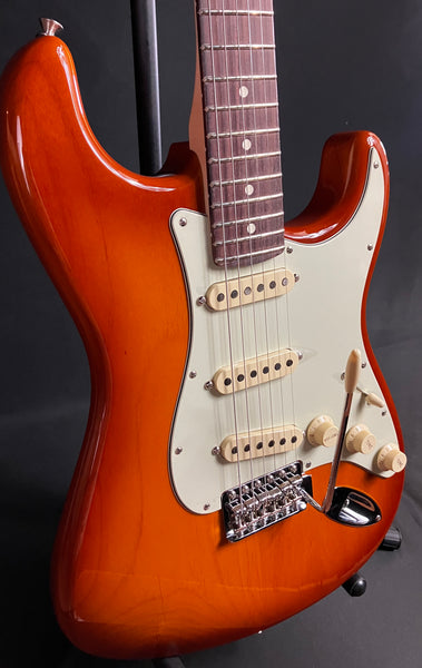 Fender American Performer Stratocaster Electric Guitar Honey Burst Finish w/ Gig Bag