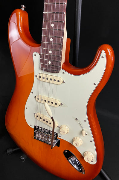 Fender American Performer Stratocaster Electric Guitar Honey Burst Finish w/ Gig Bag