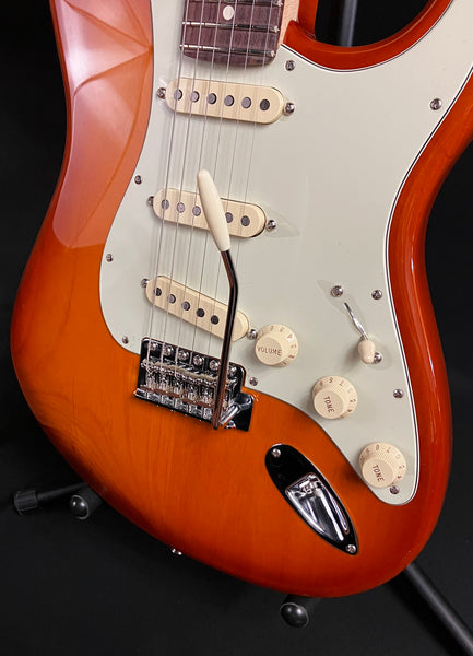 Fender American Performer Stratocaster Electric Guitar Honey Burst Finish w/ Gig Bag