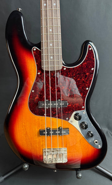 Squier Classic Vibe 60's Jazz Bass 4-String Bass Guitar 3-Tone Sunburst (675)