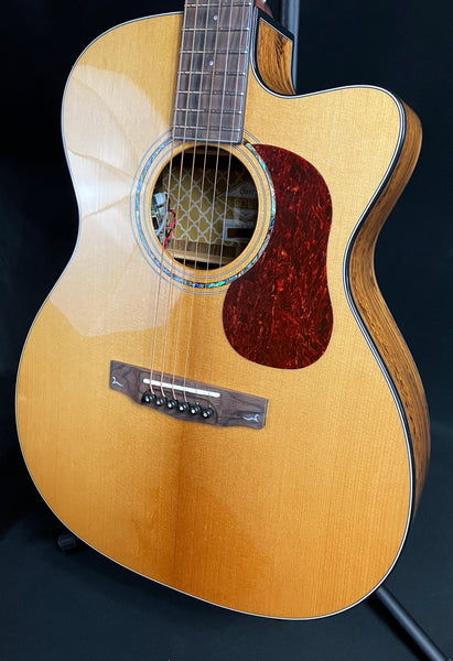 Cort Gold-OC6 Bocote Concert Cutaway Acoustic-Electric Guitar Gloss Natural w/ Gig Bag