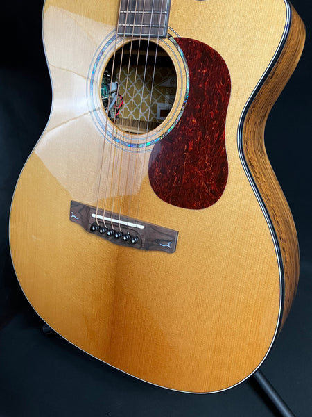 Cort Gold-OC6 Bocote Concert Cutaway Acoustic-Electric Guitar Gloss Natural w/ Gig Bag