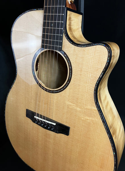 Cort GA-MY Grand Regal Bevel Myrtlewood Acoustic-Electric Guitar Gloss Natural
