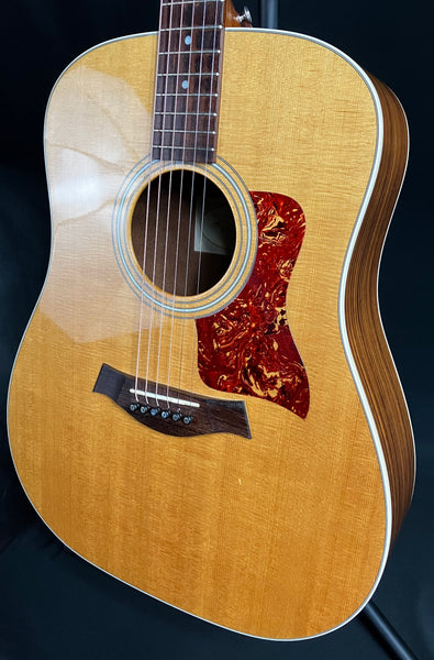 Taylor 210e Dreadnought Acoustic-Electric Guitar Natural Finish w/ OHSC