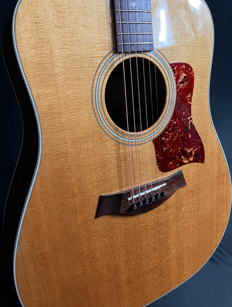 Taylor 210e Dreadnought Acoustic-Electric Guitar Natural Finish w/ OHSC