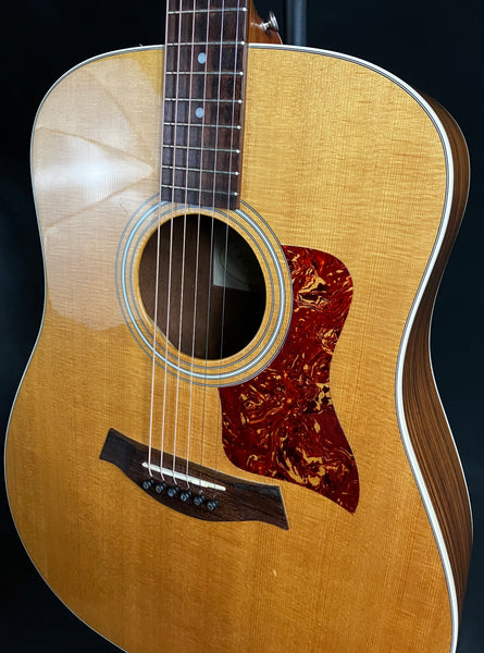 Taylor 210e Dreadnought Acoustic-Electric Guitar Natural Finish w/ OHSC