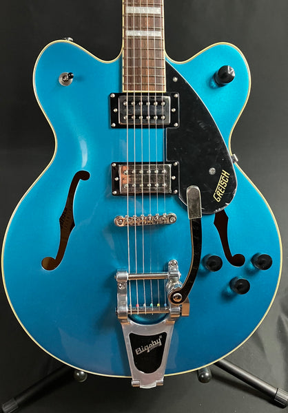 Gretsch G2622T Streamliner Semi-Hollow Body Electric Guitar w/ Bigsby Riviera Blue