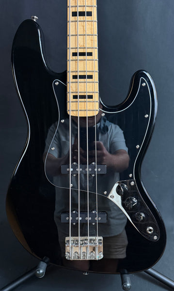 Squier Classic Vibe 70's Jazz Bass 4-String Bass Guitar Gloss Black (585)