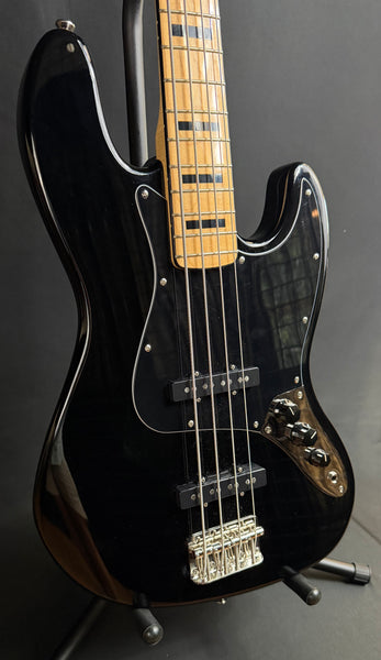 Squier Classic Vibe 70's Jazz Bass 4-String Bass Guitar Gloss Black (585)