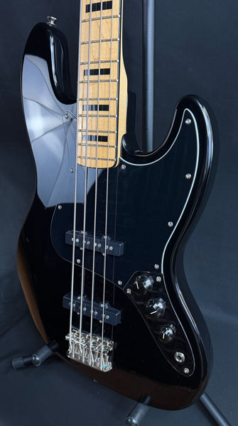 Squier Classic Vibe 70's Jazz Bass 4-String Bass Guitar Gloss Black (585)