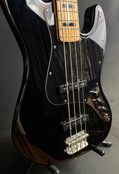 Squier Classic Vibe 70's Jazz Bass 4-String Bass Guitar Gloss Black (585)