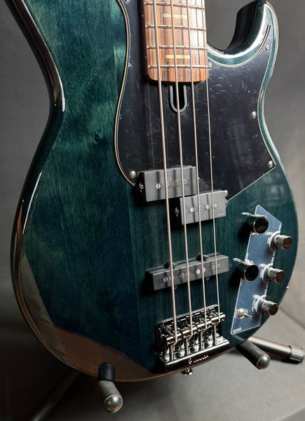 Yamaha BB734A Broad Bass 4-String Bass Guitar Indigo Blue Finish w/ Gig Bag (040)