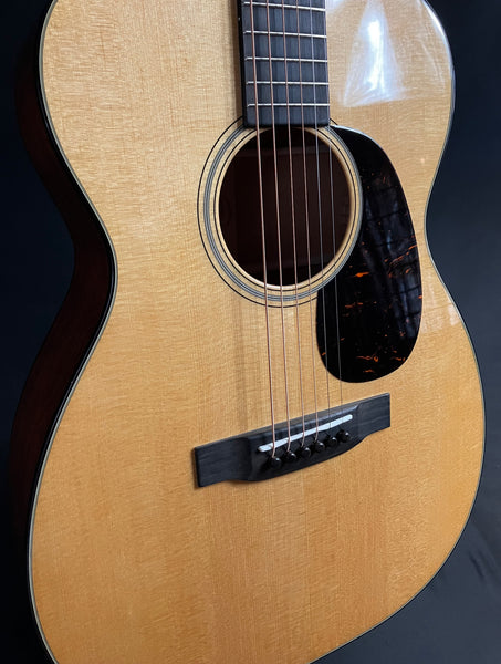 Martin 00-18 (2025) Grand Concert Acoustic Guitar Gloss Natural Finish w/ Case