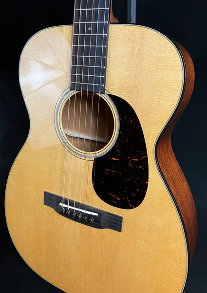 Martin 00-18 (2025) Grand Concert Acoustic Guitar Gloss Natural Finish w/ Case
