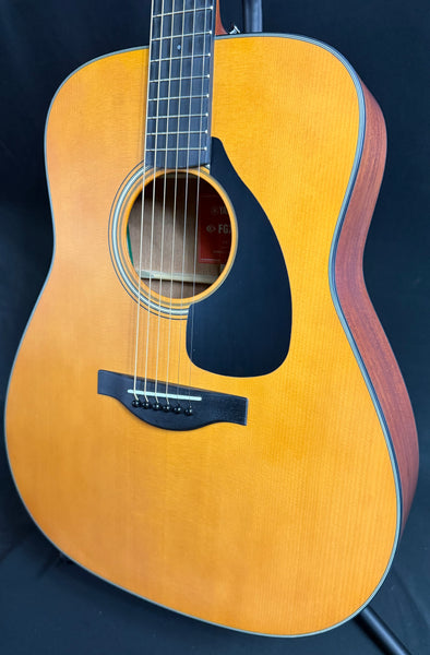 Yamaha FGX3 Red Label Dreadnought Acoustic-Electric Guitar Vintage Natural w/ Case (254)