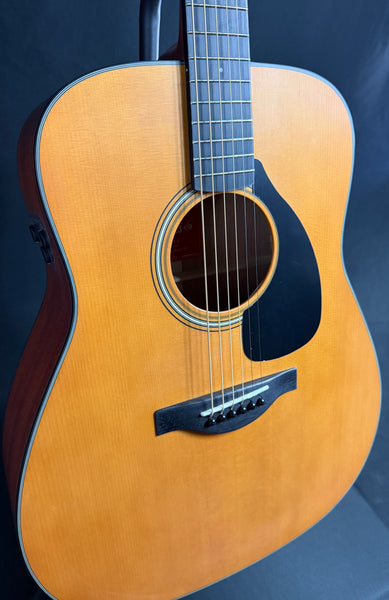 Yamaha FGX3 Red Label Dreadnought Acoustic-Electric Guitar Vintage Natural w/ Case (254)