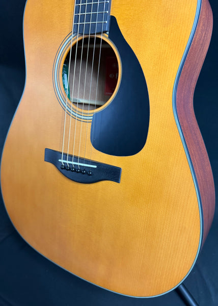 Yamaha FGX3 Red Label Dreadnought Acoustic-Electric Guitar Vintage Natural w/ Case (254)