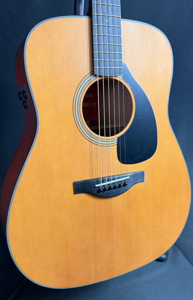 Yamaha FGX3 Red Label Dreadnought Acoustic-Electric Guitar Vintage Natural w/ Case (097)