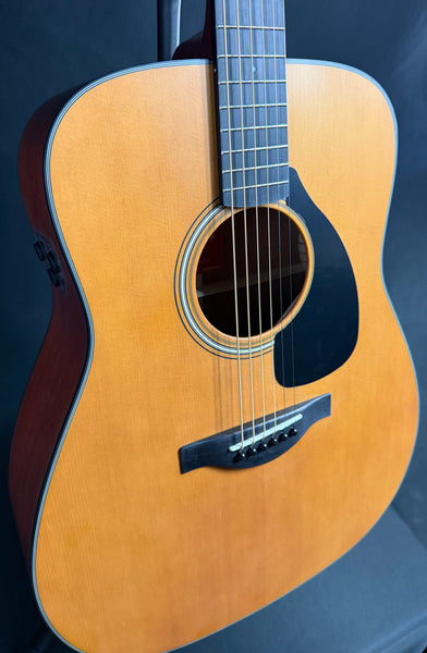 Yamaha FGX3 Red Label Dreadnought Acoustic-Electric Guitar Vintage Natural w/ Case (097)