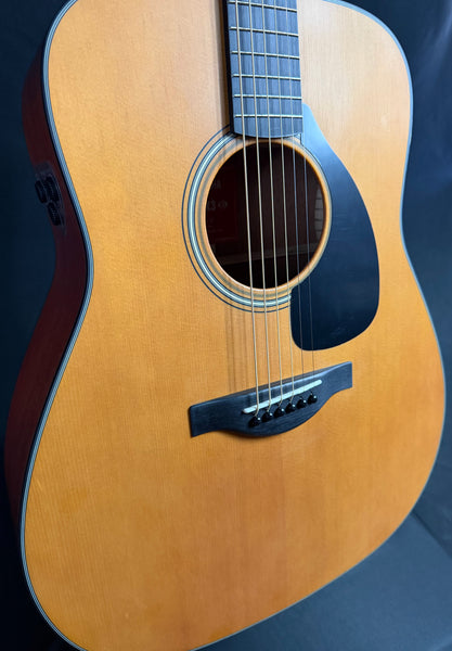 Yamaha FGX3 Red Label Dreadnought Acoustic-Electric Guitar Vintage Natural w/ Case (097)