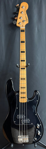 Squier Classic Vibe 70's Precision Bass 4-String Bass Guitar Gloss Black Finish (878)