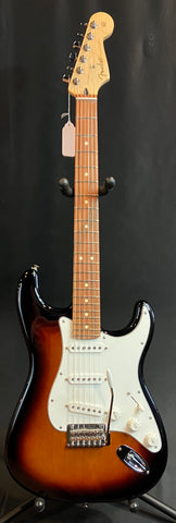 Fender Player Stratocaster Electric Guitar 3-Tone Sunburst Finish