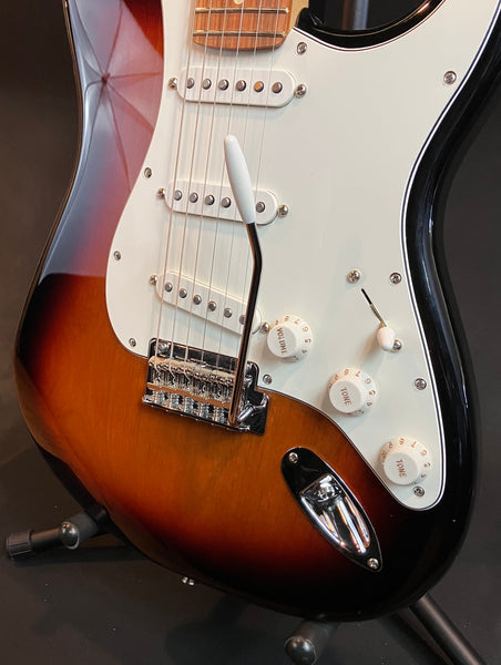Fender Player Stratocaster Electric Guitar 3-Tone Sunburst Finish