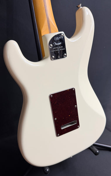 Fender American Professional II Stratocaster HSS Electric Guitar Olympic White w/ OHSC