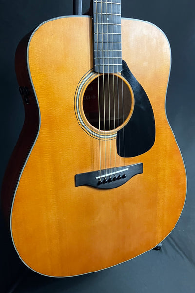 Yamaha FGX3 Red Label Dreadnought Acoustic-Electric Guitar Vintage Natural w/ Case (142)