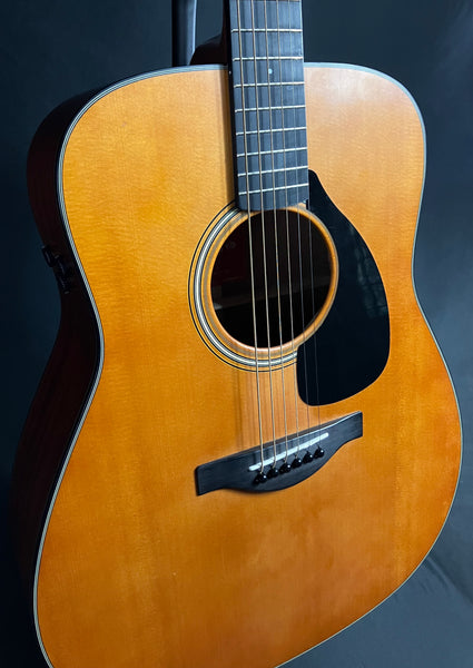 Yamaha FGX3 Red Label Dreadnought Acoustic-Electric Guitar Vintage Natural w/ Case (142)