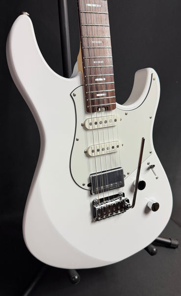 Yamaha PACS+12 Pacifica Standard Plus Electric Guitar Shell White Finish w/ Gig Bag (014)