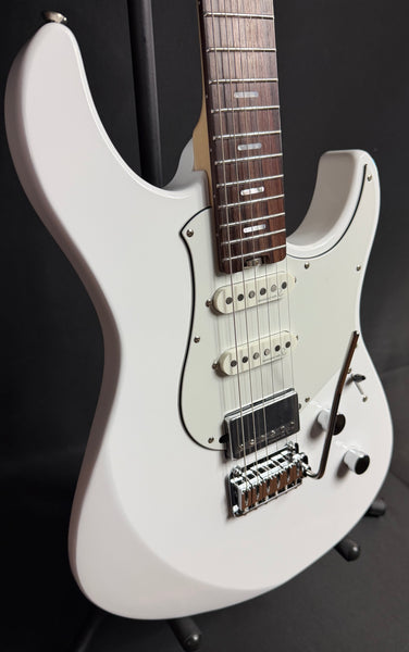 Yamaha PACS+12 Pacifica Standard Plus Electric Guitar Shell White Finish w/ Gig Bag (014)