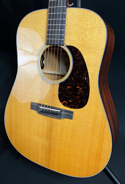 Martin DE Retro Plus Dreadnought Acoustic-Electric Guitar Vintage Natural w/ Case