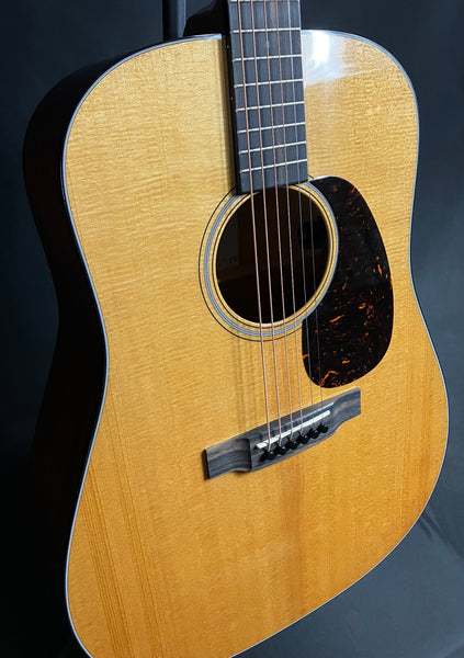 Martin DE Retro Plus Dreadnought Acoustic-Electric Guitar Vintage Natural w/ Case