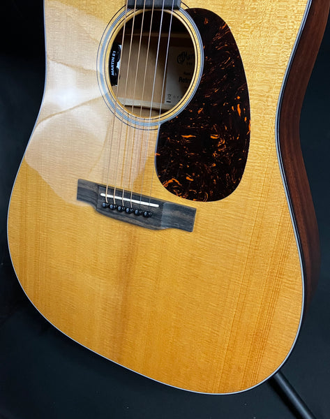 Martin DE Retro Plus Dreadnought Acoustic-Electric Guitar Vintage Natural w/ Case