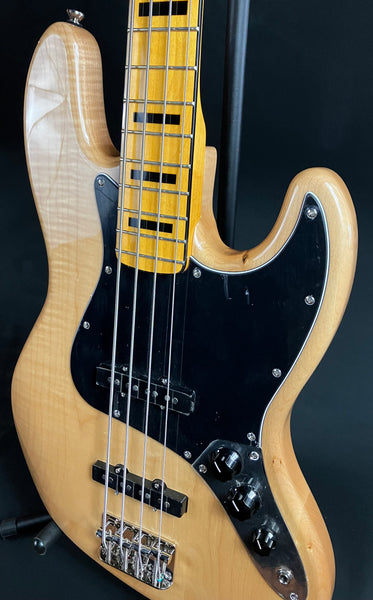 Squier Classic Vibe 70's Jazz Bass 4-String Bass Guitar Gloss Natural Finish
