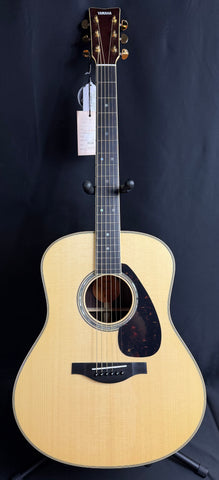 Yamaha LL16 ARE Handcrafted Dreadnought Acoustic-Electric Guitar Gloss Natural w/ Soft Case (716)