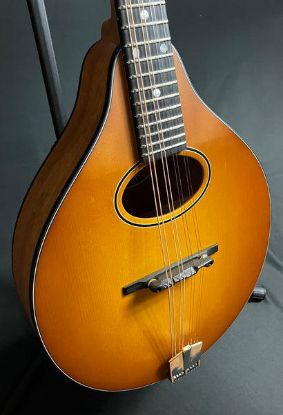 Eastman PCH-M104-GB A-Style Mandolin Goldburst Satin w/ Gig Bag