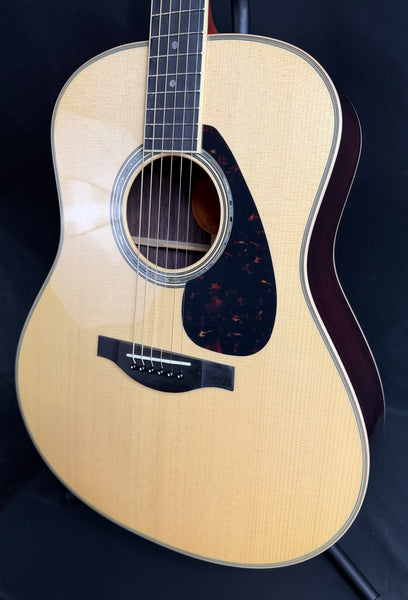 Yamaha LL16 ARE Handcrafted Dreadnought Acoustic-Electric Guitar Gloss Natural w/ Soft Case (716)