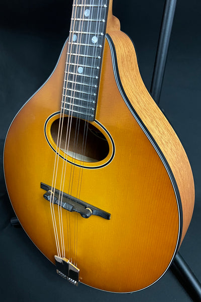 Eastman PCH-M104-GB A-Style Mandolin Goldburst Satin w/ Gig Bag