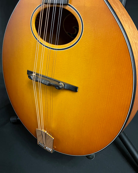 Eastman PCH-M104-GB A-Style Mandolin Goldburst Satin w/ Gig Bag