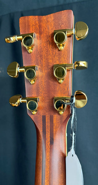 Yamaha LL16 ARE Handcrafted Dreadnought Acoustic-Electric Guitar Gloss Natural w/ Soft Case (716)