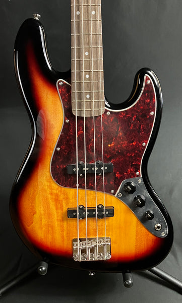 Squier Classic Vibe 60's Jazz Bass 4-String Bass Guitar 3-Tone Sunburst (439)