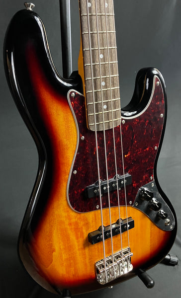 Squier Classic Vibe 60's Jazz Bass 4-String Bass Guitar 3-Tone Sunburst (439)