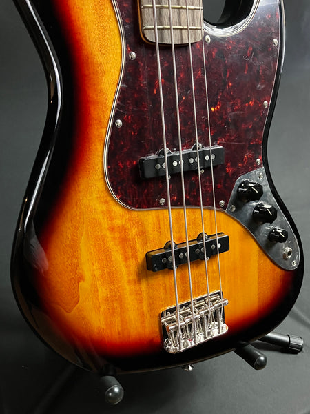 Squier Classic Vibe 60's Jazz Bass 4-String Bass Guitar 3-Tone Sunburst (439)