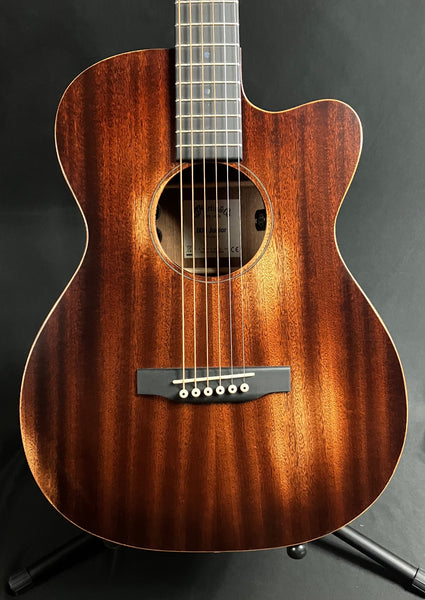 Martin 000C Jr. E StreetMaster Cutaway Acoustic-Electric Guitar w/ Case