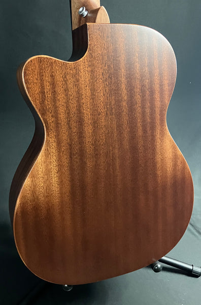 Martin 000C Jr. E StreetMaster Cutaway Acoustic-Electric Guitar w/ Case