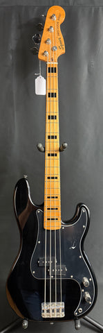 Squier Classic Vibe 70's Precision Bass 4-String Bass Guitar Gloss Black Finish (610)